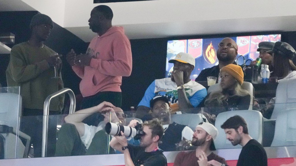 LOOK: LeBron James at the SuperBowl and other pictures of the day in the NBA