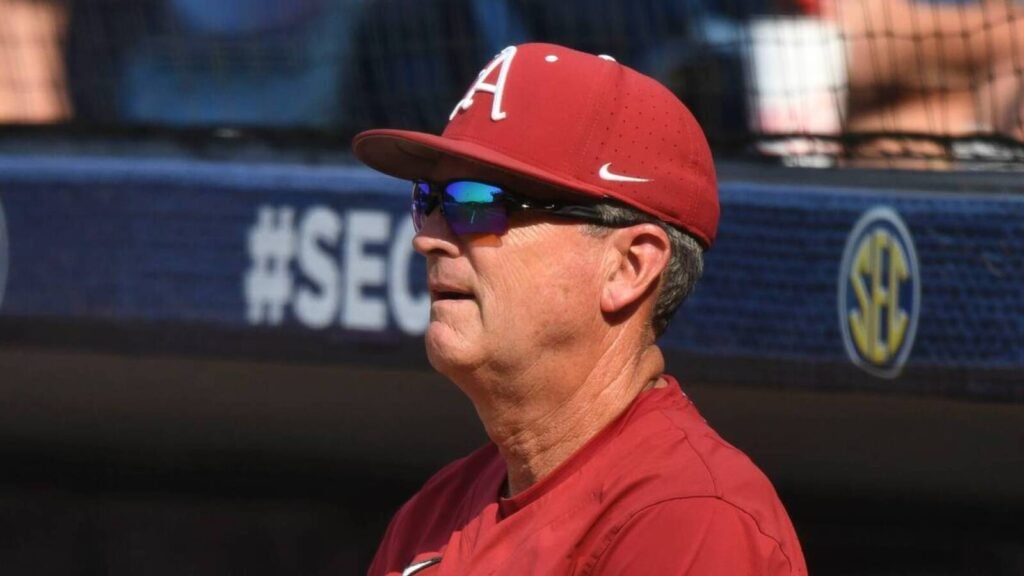 Arkansas uses big sixth inning to win opening SEC series