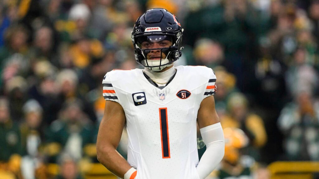 Jaylon Johnson addresses uncertain future of Justin Fields