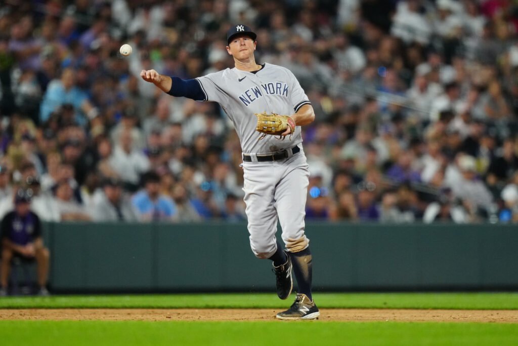 DJ LeMahieu Diagnosed With Fracture In Foot