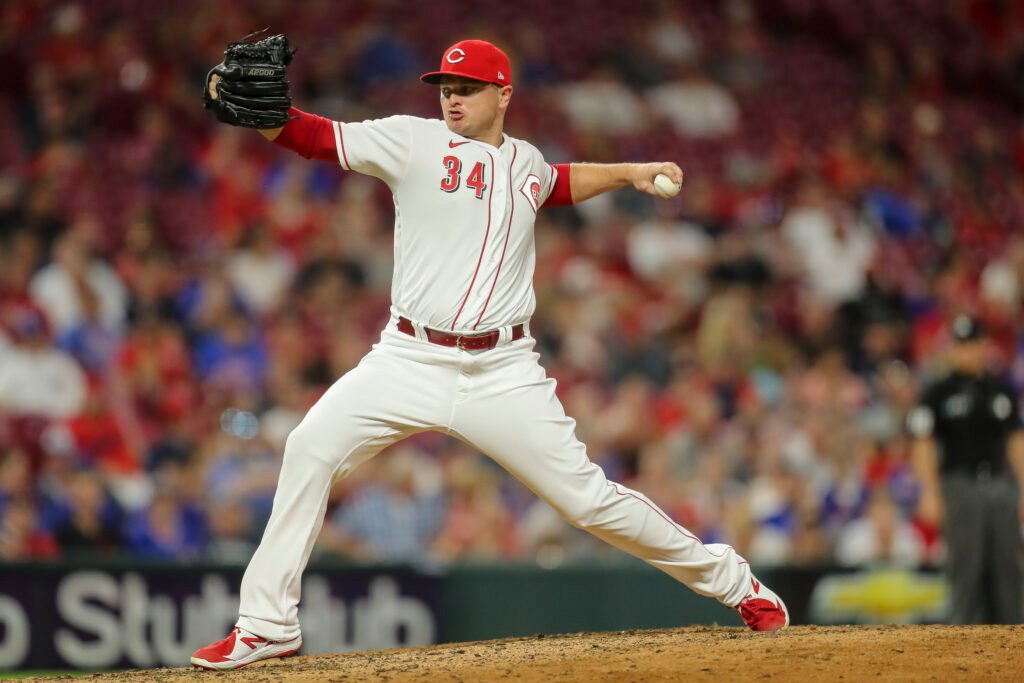 Reds Sign Justin Wilson To Major League Deal