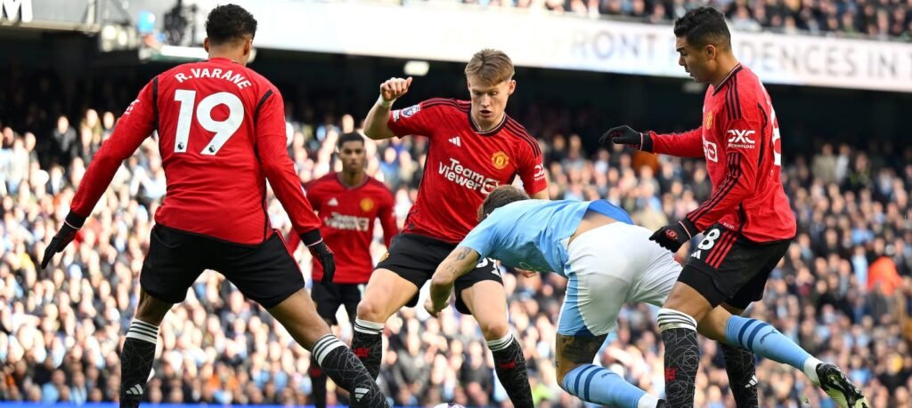 “Men versus boys”: Roy Keane laments huge gulf in class between Manchester rivals – Man United News And Transfer News