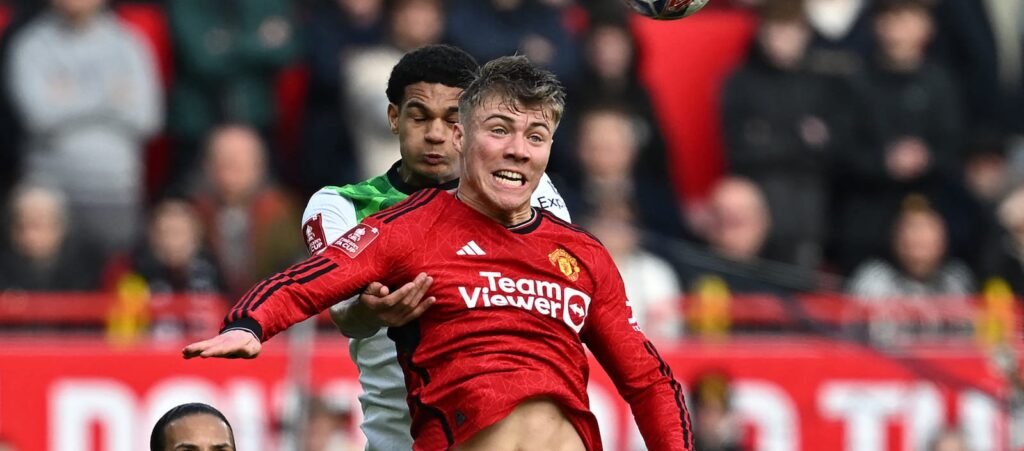 Online negativity has meant Rasmus Hojlund has reduced social media use prior to games – Man United News And Transfer News